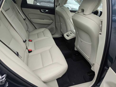 Used 2022 Volvo XC60 B5 Momentum w/ Climate Package image 14