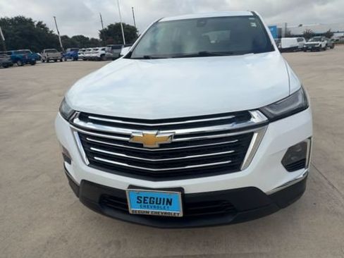 Used 2023 Chevrolet Traverse LT FWD image 3