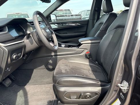 Used 2023 Jeep Grand Cherokee Altitude image 12