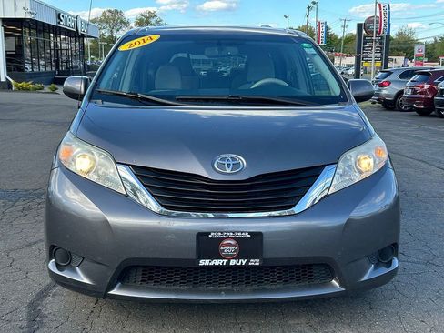 Used 2014 Toyota Sienna LE AWD/4WD image 3