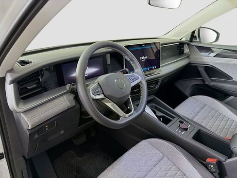 Used 2025 Volkswagen Tiguan S image 9