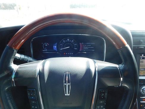 Used 2017 Lincoln Navigator L Select AWD/4WD image 27