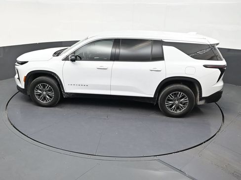 Used 2024 Chevrolet Traverse LS FWD image 13