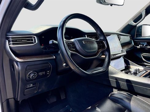 Used 2023 Jeep Grand Wagoneer Series II AWD/4WD image 9