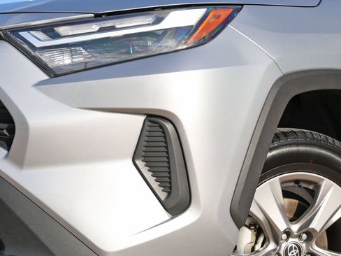 Used 2025 Toyota RAV4 XLE FWD image 11