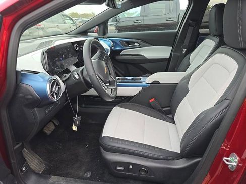 Used 2025 Chevrolet Equinox EV LT w/ LPO, All-Weather Mat Package FWD image 6