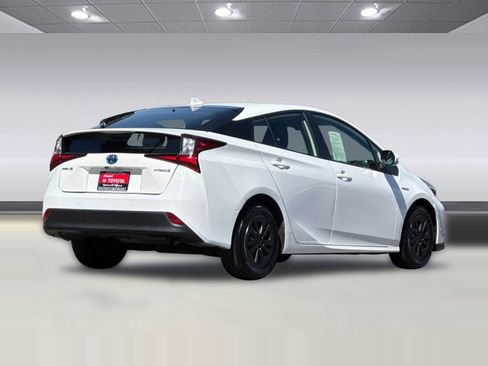 Used 2022 Toyota Prius LE image 3