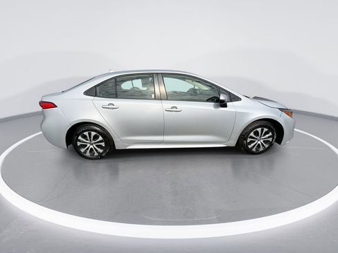 Used 2022 Toyota Corolla LE image 9