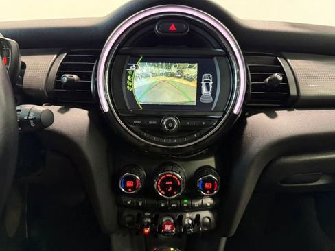 Used 2018 MINI Cooper 2-Door Hardtop FWD image 18