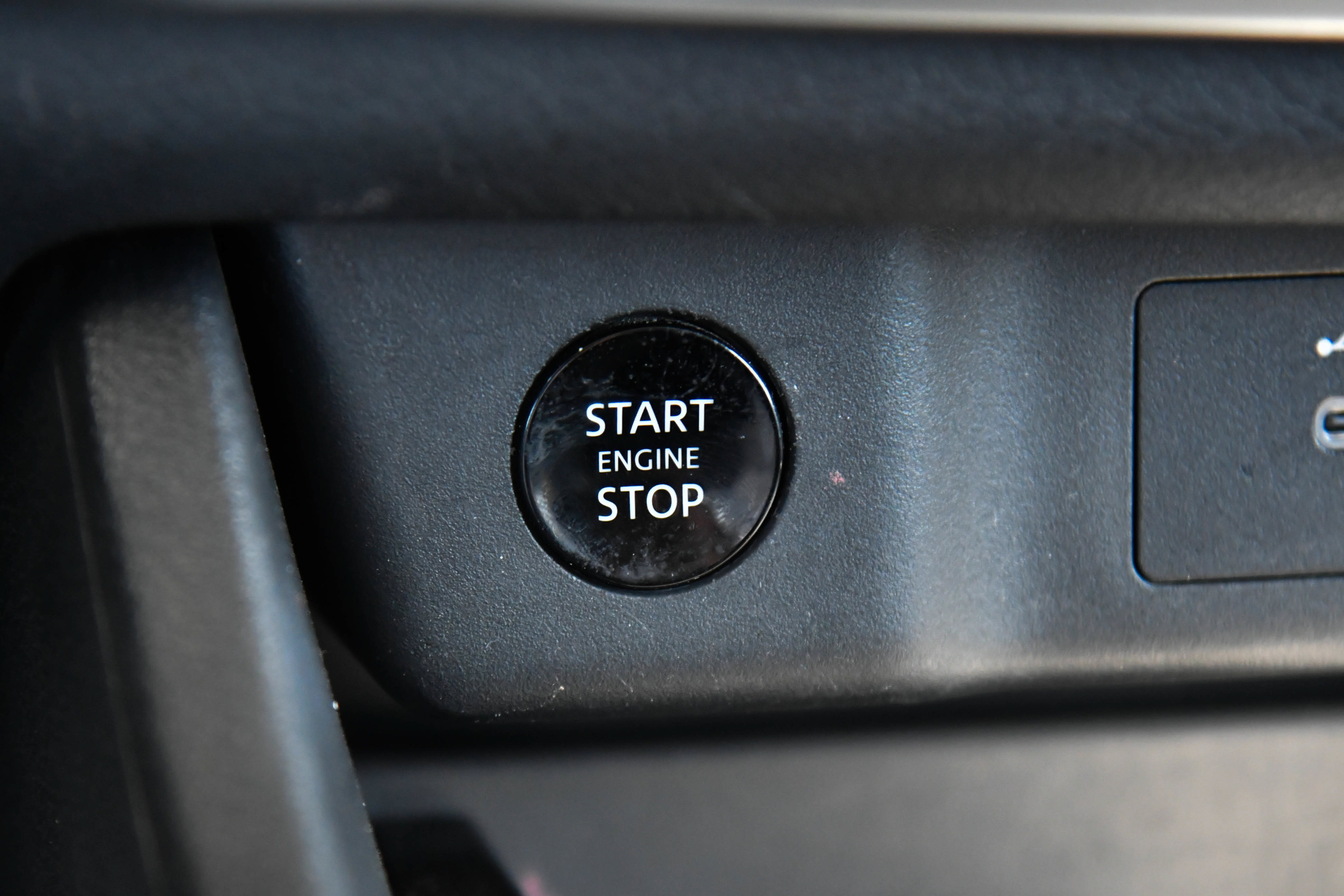 Used 2025 Nissan Rogue SV AWD/4WD image 28