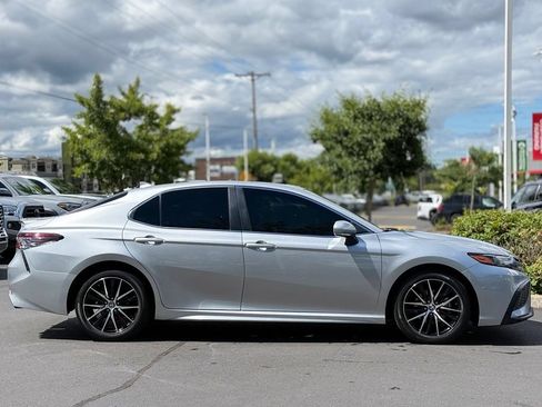 Used 2023 Toyota Camry SE w/ Cold Weather Package FWD image 6
