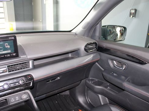 Used 2023 Honda Pilot TrailSport image 27