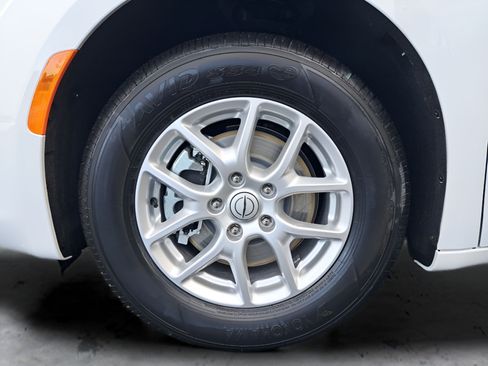 New 2026 Chrysler Voyager LX FWD image 27