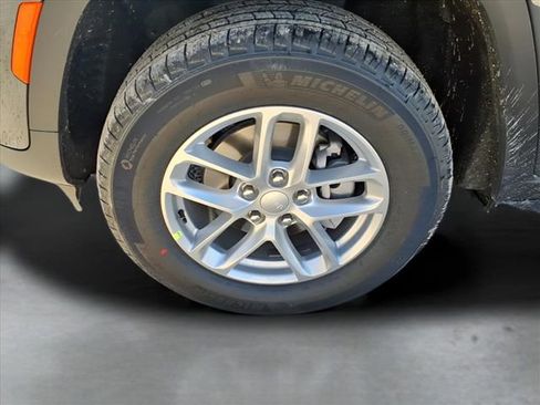 New 2025 Jeep Grand Cherokee Laredo X w/ Luxury Tech Group I image 13