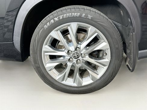 Used 2020 Toyota Highlander Limited image 11