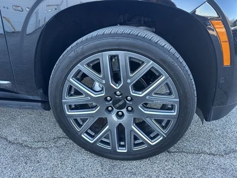 Used 2025 GMC Yukon Denali Ultimate w/ LPO, Floor Liner Package image 12