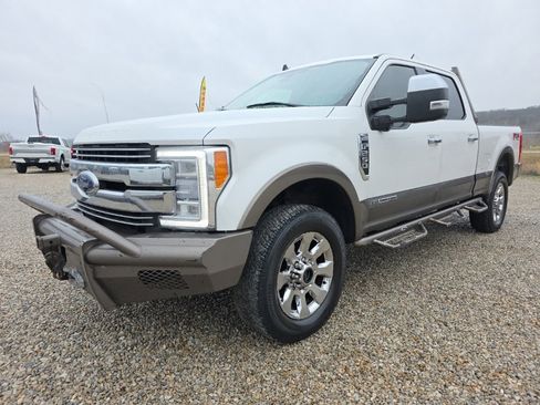 Used 2019 Ford F250 Lariat w/ Lariat Ultimate Package image 3