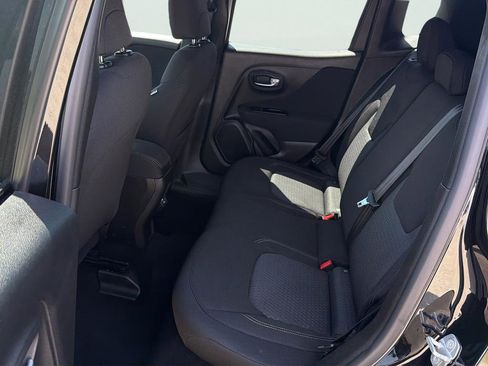 Used 2021 Jeep Renegade Latitude AWD/4WD image 19