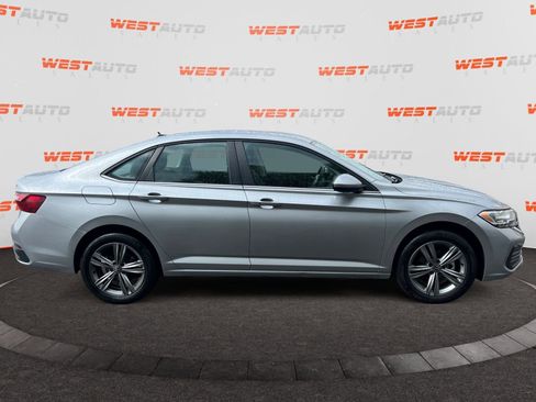 Used 2024 Volkswagen Jetta SE image 6