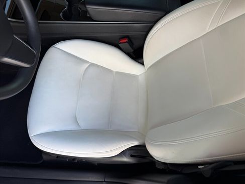 Used 2020 Tesla Model Y Long Range image 39