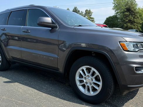 Used 2019 Jeep Grand Cherokee Laredo AWD/4WD image 13