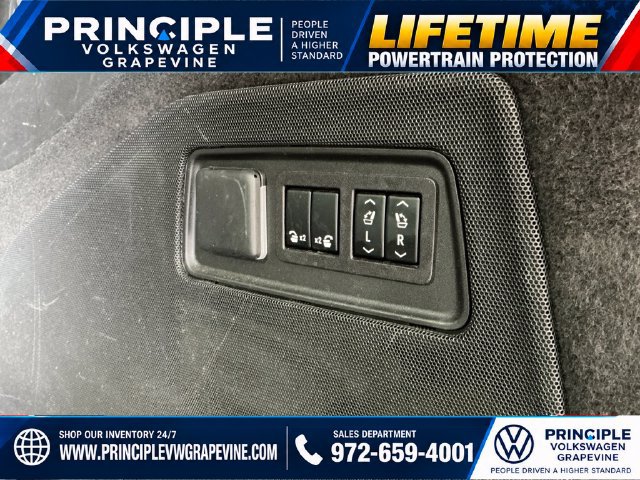 Used 2023 Cadillac Escalade ESV Sport Platinum w/ LPO, ONYX Package AWD/4WD image 31