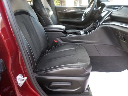 Used 2023 Jeep Grand Cherokee L Laredo image 2