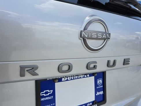 Used 2025 Nissan Rogue SV FWD image 15