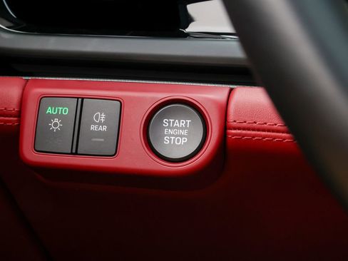 Certified 2025 Porsche Panamera 4 AWD/4WD image 31