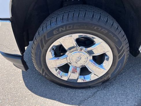 Used 2018 Chevrolet Silverado 1500 LT w/ LT Eassist Package AWD/4WD image 2