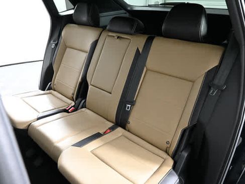 Used 2022 Volkswagen Atlas Cross Sport SE w/ Panoramic Sunroof Package image 16