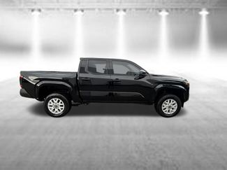 Used 2025 Toyota Tacoma SR RWD video 3