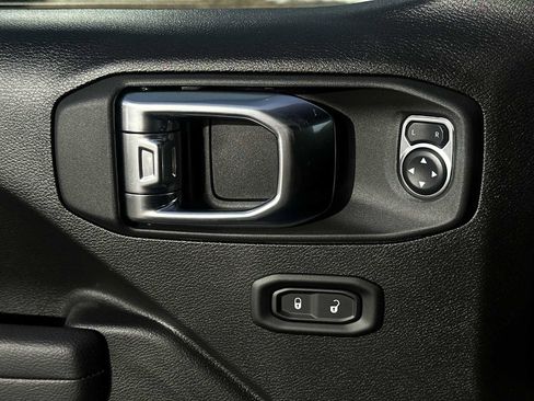 New 2026 Jeep Wrangler Unlimited Rubicon w/ Technology Group image 15