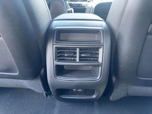 New 2025 Cadillac XT5 Luxury image 15