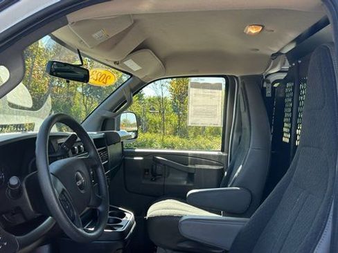 Used 2023 GMC Savana 2500 w/ Driver Convenience Package image 21