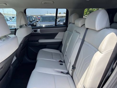 Used 2025 Hyundai Santa Fe SEL FWD image 28