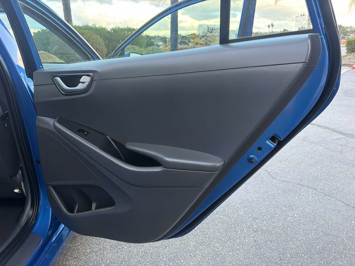Used 2017 Hyundai Ioniq SEL FWD image 24