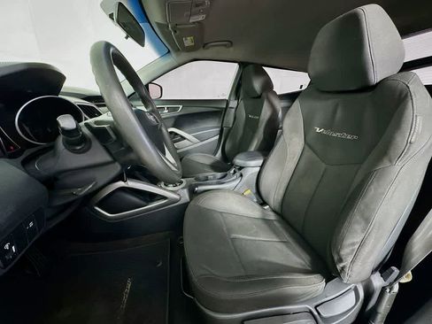 Used 2015 Hyundai Veloster image 12