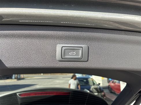 Used 2025 Audi Q3 2.0T Premium image 29