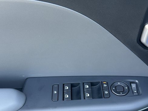 Used 2025 Kia K4 LXS image 11