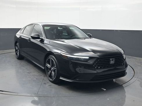 Used 2025 Honda Accord Sport image 2