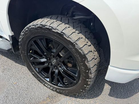 Used 2023 Chevrolet Silverado 1500 High Country w/ High Country Premium Package AWD/4WD image 29