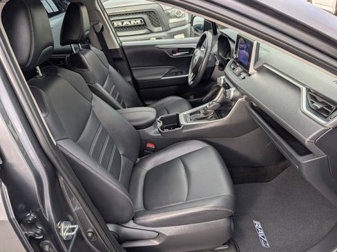 Used 2023 Toyota RAV4 XLE Premium image 8