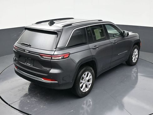 Used 2022 Jeep Grand Cherokee Limited image 17