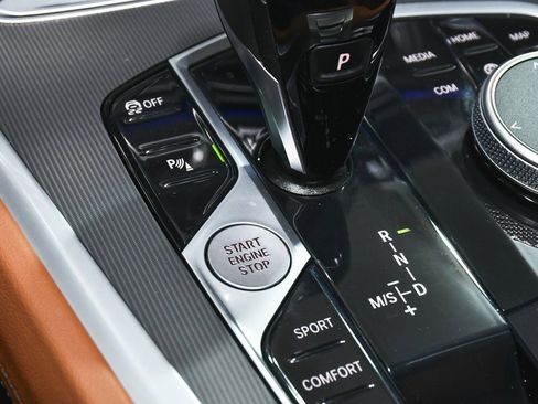 Used 2023 BMW X6 xDrive40i w/ M Sport Package image 32