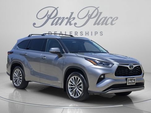 Used 2025 Toyota Highlander Limited AWD/4WD image 7
