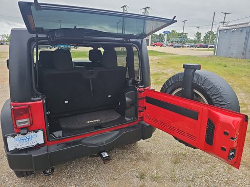 Used 2011 Jeep Wrangler Sport AWD/4WD image 9