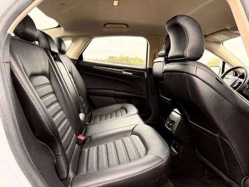 Used 2018 Ford Fusion SE w/ Equipment Group 602A FWD image 19