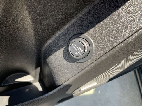 Used 2022 Chevrolet Equinox RS w/ RS Leather Package image 12