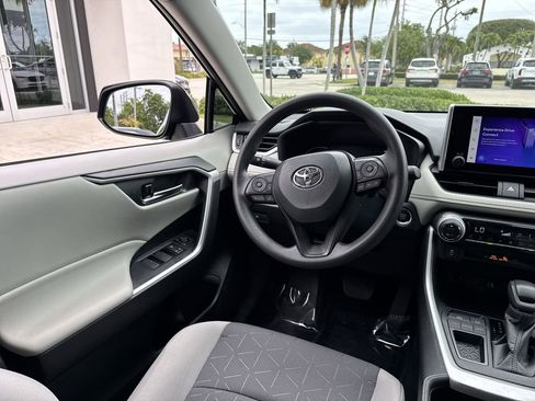 Used 2024 Toyota RAV4 XLE image 21